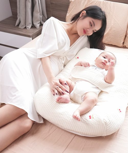 Đệm chống trào ngược cỡ lớn Mongsure Baby Lounger, thêu Cherry